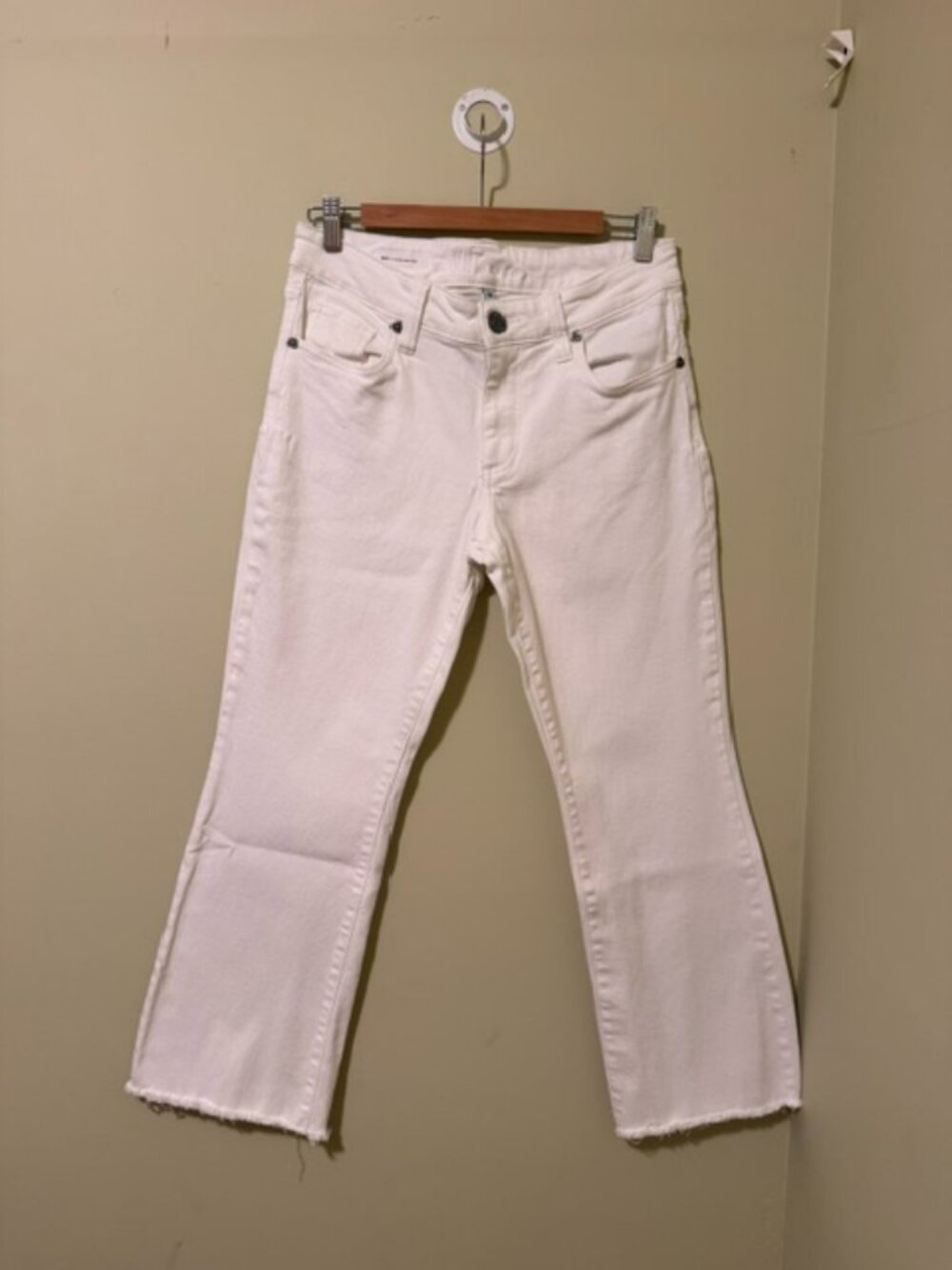 Kut from the Kloth Nikki Mid Rise Ankle Flare - White Size 6
